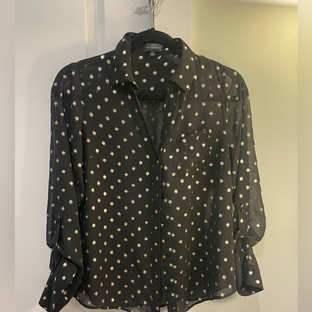 Polka dot button up top